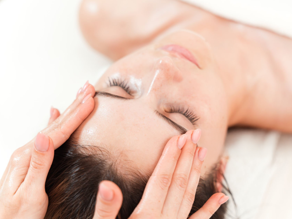 箕面のエステサロン「Cellulam箕面」のフェイシャルケア施術イメージ